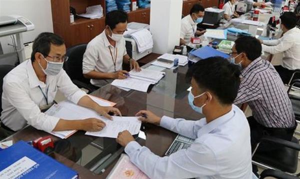 Từ ngày 18/2/2022, người dân đi làm thủ tục không cần mang giấy khai sinh, giấy kết hôn Từ ngày 18/2/2022, người dân đi làm thủ tục không cần mang giấy khai sinh, giấy kết hôn